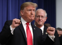 Un autre ministre de Trump claque la porte