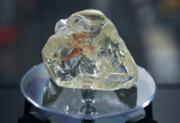 Le "Diamant de la paix" enchante la Sierra Leone