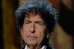 Bob Dylan pourrait refuser le prix Nobel comme Sartre