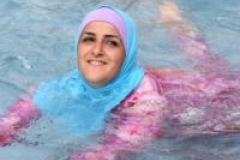 L'interdiction du burkini en France critiquée à l'étranger