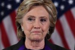 Clinton accuse le FBI de lui avoir porté un coup 