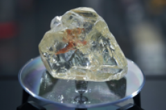 Le "Diamant de la paix" enchante la Sierra Leone