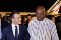 Macron salut l’insurrection qui a mis fin au pouvoir de Compaoré