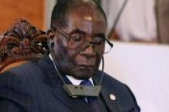 Mugabe «repose ses yeux en public»