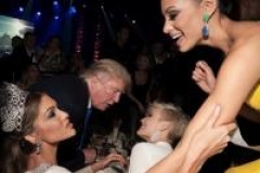 Un ex-espion à l'origine du mémo sexuel sur Trump